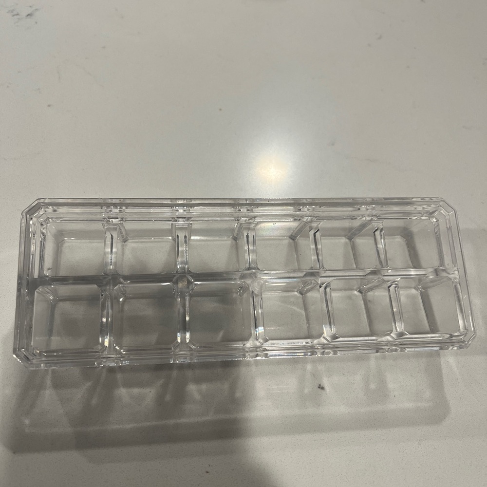 Clear Lip Organizer! - Picture 4 of 9